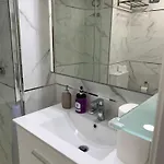 Residencial Salesas Daire *